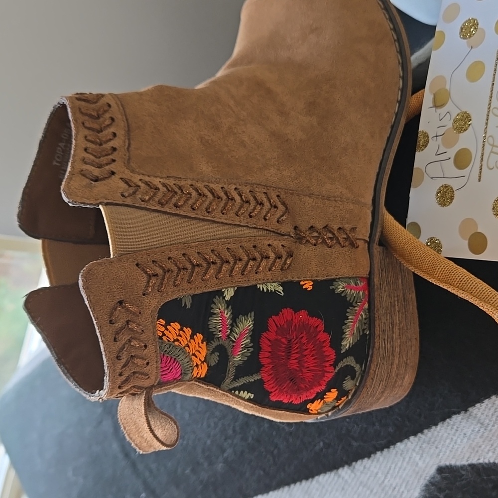 Very cool boots! Literally! No toe boots so,stylish to show off your $100 Pedi